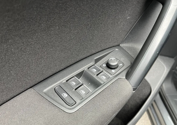 Volkswagen Tiguan cena 92899 przebieg: 99600, rok produkcji 2018 z Gdańsk małe 277